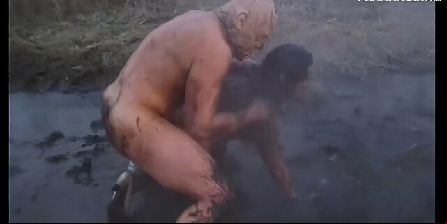 Geile Milf Mit Dicken Titten Schlammschlacht